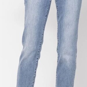 Judy Blue Mid-Rise Boyfriend Light Wash Denim Jeans